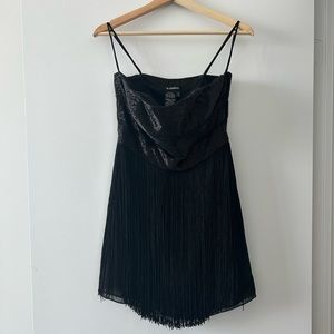 Sequinned cocktail dress Le Chateau size 4 New Condition